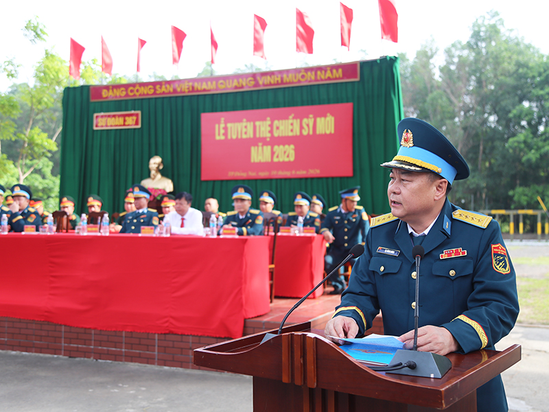 C&aacute;c đơn vị trong Qu&acirc;n chủng Ph&ograve;ng kh&ocirc;ng-Kh&ocirc;ng qu&acirc;n tổ chức Lễ tuy&ecirc;n thệ chiến sĩ mới năm 2026