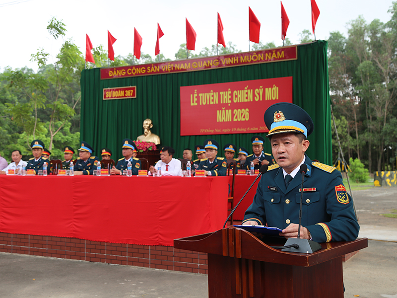 C&aacute;c đơn vị trong Qu&acirc;n chủng Ph&ograve;ng kh&ocirc;ng-Kh&ocirc;ng qu&acirc;n tổ chức Lễ tuy&ecirc;n thệ chiến sĩ mới năm 2026