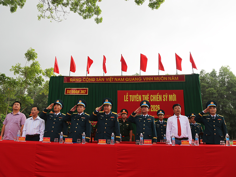 C&aacute;c đơn vị trong Qu&acirc;n chủng Ph&ograve;ng kh&ocirc;ng-Kh&ocirc;ng qu&acirc;n tổ chức Lễ tuy&ecirc;n thệ chiến sĩ mới năm 2026