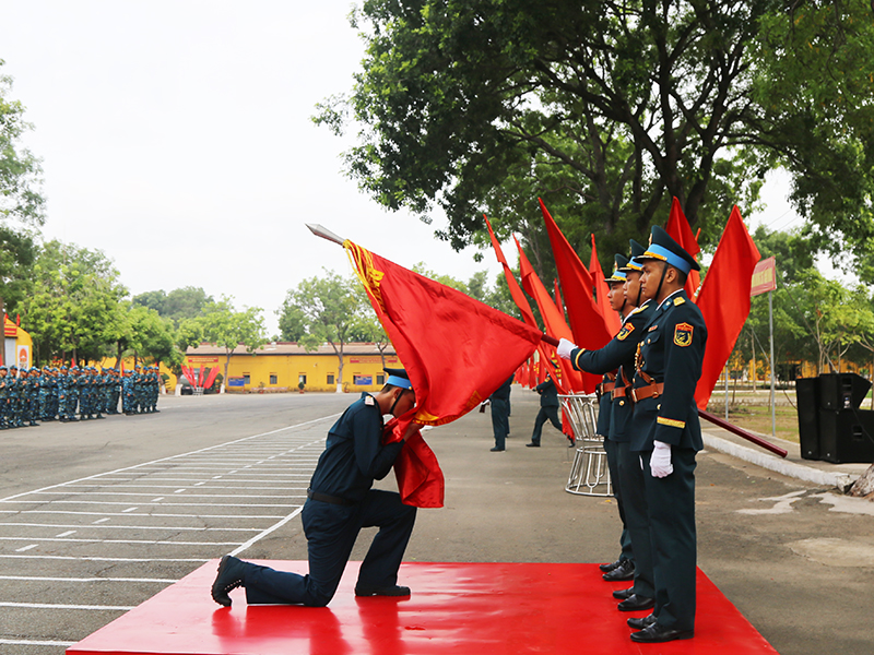 C&aacute;c đơn vị trong Qu&acirc;n chủng Ph&ograve;ng kh&ocirc;ng-Kh&ocirc;ng qu&acirc;n tổ chức Lễ tuy&ecirc;n thệ chiến sĩ mới năm 2026