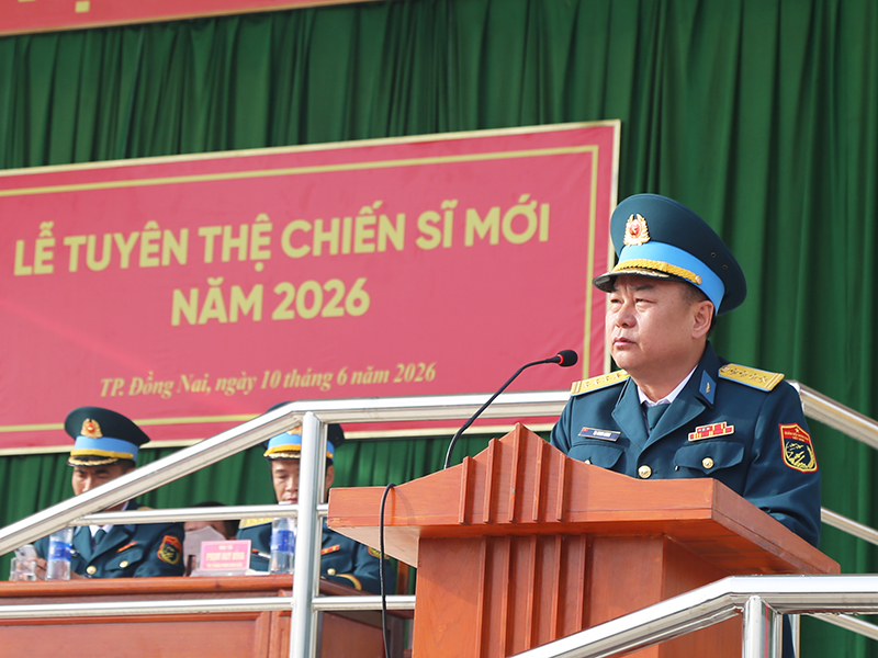 C&aacute;c đơn vị trong Qu&acirc;n chủng Ph&ograve;ng kh&ocirc;ng-Kh&ocirc;ng qu&acirc;n tổ chức Lễ tuy&ecirc;n thệ chiến sĩ mới năm 2026