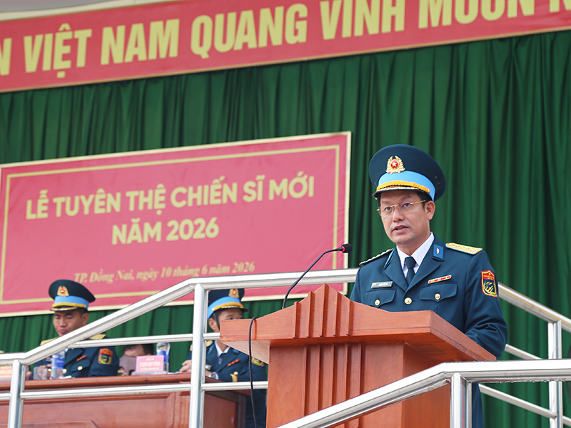 C&aacute;c đơn vị trong Qu&acirc;n chủng Ph&ograve;ng kh&ocirc;ng-Kh&ocirc;ng qu&acirc;n tổ chức Lễ tuy&ecirc;n thệ chiến sĩ mới năm 2026