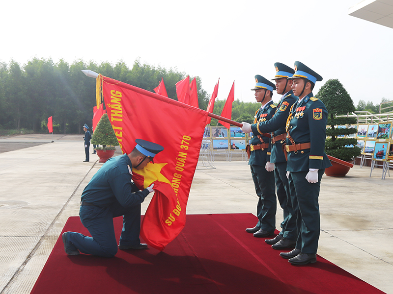 C&aacute;c đơn vị trong Qu&acirc;n chủng Ph&ograve;ng kh&ocirc;ng-Kh&ocirc;ng qu&acirc;n tổ chức Lễ tuy&ecirc;n thệ chiến sĩ mới năm 2026