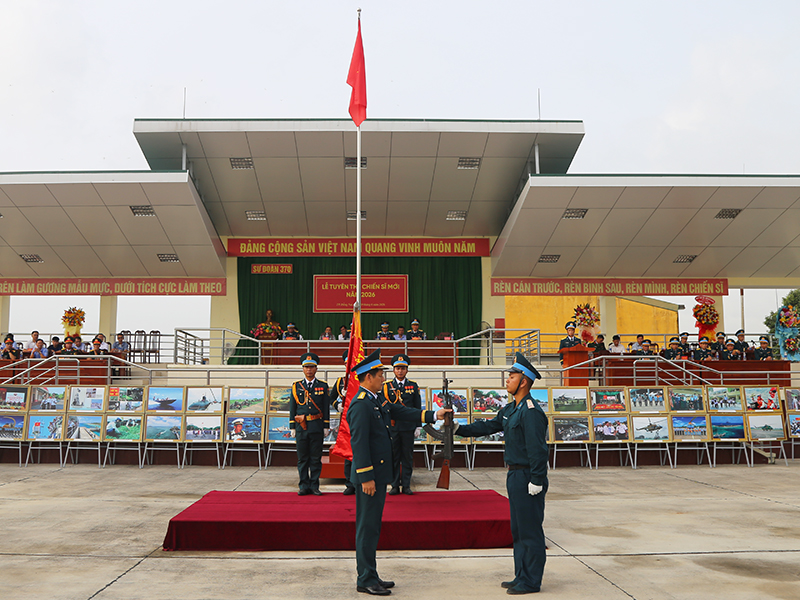 C&aacute;c đơn vị trong Qu&acirc;n chủng Ph&ograve;ng kh&ocirc;ng-Kh&ocirc;ng qu&acirc;n tổ chức Lễ tuy&ecirc;n thệ chiến sĩ mới năm 2026