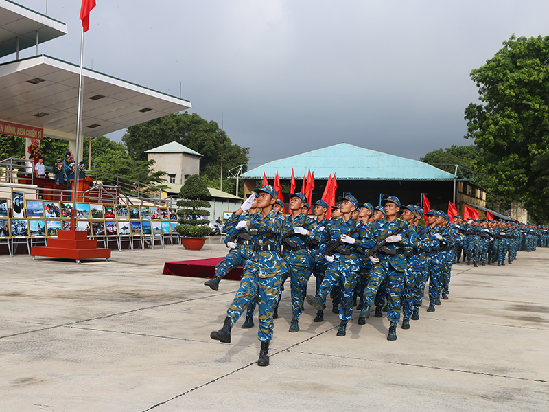 C&aacute;c đơn vị trong Qu&acirc;n chủng Ph&ograve;ng kh&ocirc;ng-Kh&ocirc;ng qu&acirc;n tổ chức Lễ tuy&ecirc;n thệ chiến sĩ mới năm 2026