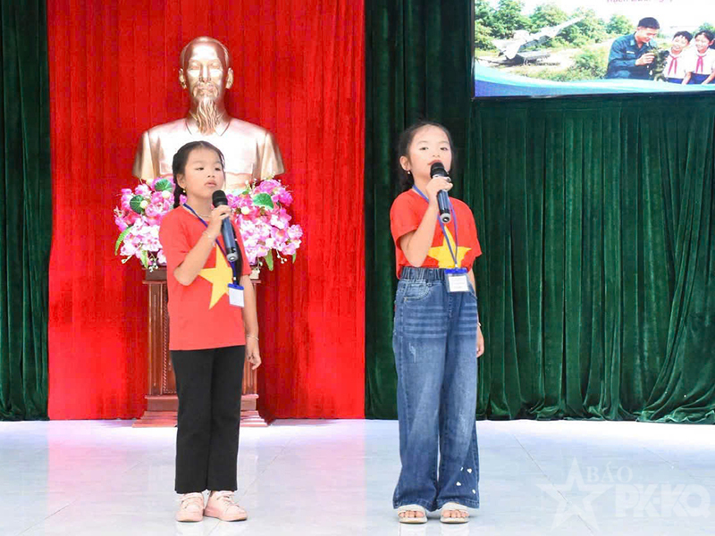 Trung đoàn 261 phối hợp tổ chức chương trình “Một ngày làm chiến sĩ”