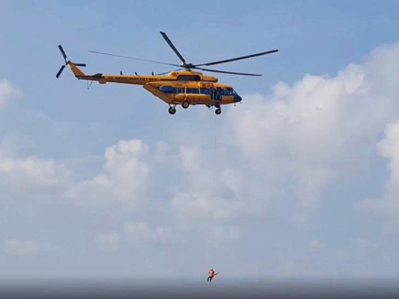 Trung đoàn 917 tổ chức thành công các ban bay huấn luyện cấp cứu người trên biển
