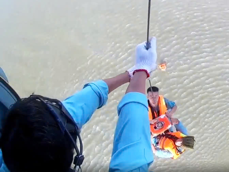Trung đoàn 917 tổ chức thành công các ban bay huấn luyện cấp cứu người trên biển