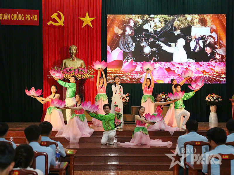 Quân chủng Phòng không - Không quân biểu dương, khen thưởng học sinh, sinh viên tiêu biểu