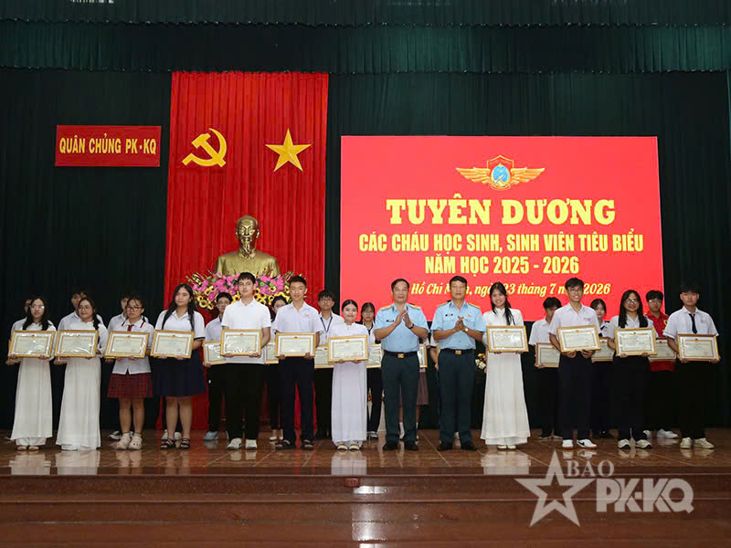 Quân chủng Phòng không - Không quân biểu dương, khen thưởng học sinh, sinh viên tiêu biểu