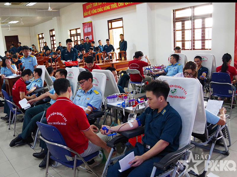 Sư đo&agrave;n 370 tổ chức Ng&agrave;y hội Hiến m&aacute;u t&igrave;nh nguyện