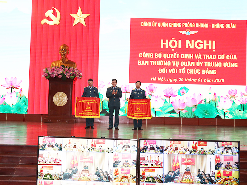 Thường vụ Đảng uỷ Qu&acirc;n chủng Ph&ograve;ng kh&ocirc;ng- Kh&ocirc;ng qu&acirc;n tổ chức Hội nghị Th&ocirc;ng b&aacute;o nhanh kết quả Đại hội đại biểu to&agrave;n quốc lần thứ XIV của Đảng.