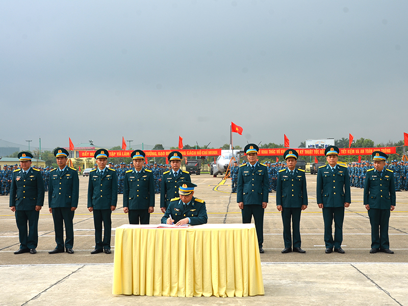 Lữ đoàn Không quân 918, Quân chủng PK-KQ tổ chức Lễ ra quân huấn luyện năm 2026.