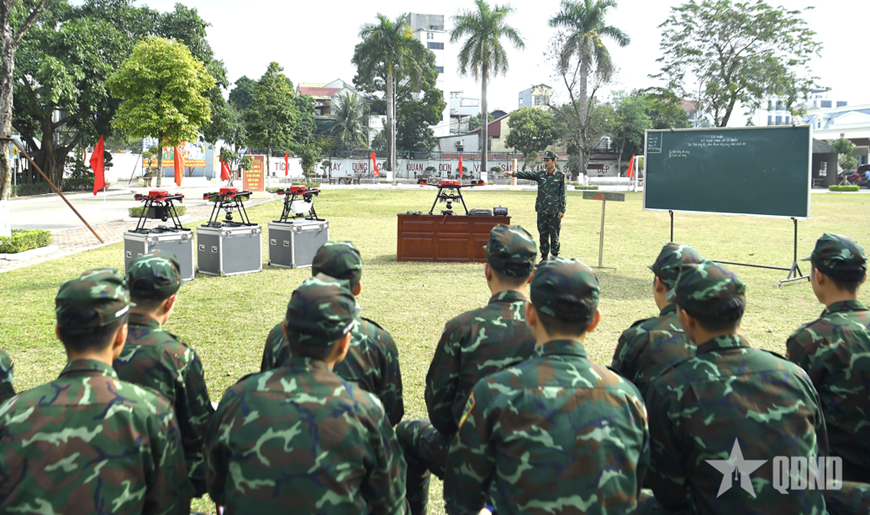 Bài 2: Làm chủ phương thức tác chiến, tổ chức huấn luyện chặt chẽ