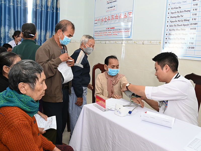 Nghĩa tình của người lính quân y Phòng không - Không quân