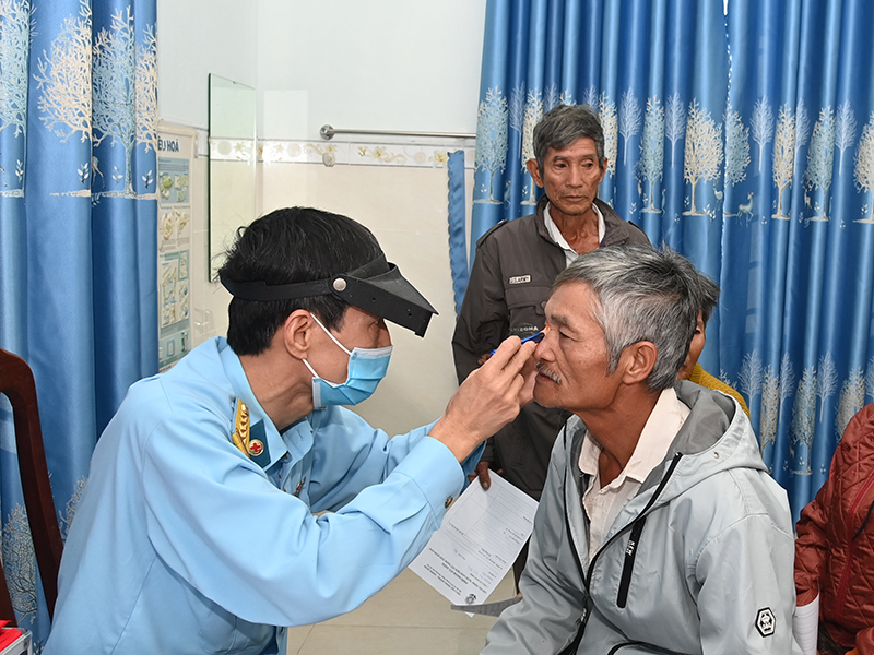 Nghĩa tình của người lính quân y Phòng không - Không quân