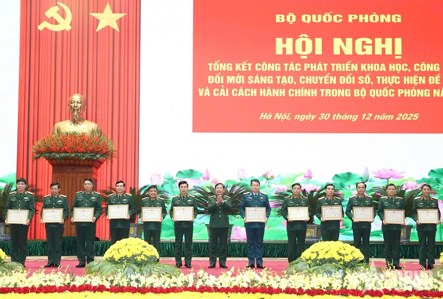Bộ Quốc phòng tổng kết công tác phát triển khoa học, công nghệ, đổi mới sáng tạo, chuyển đổi số, thực hiện Đề án 06 và cải cách hành chính trong Bộ Quốc phòng năm 2025.
