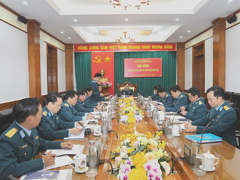 Hội đồng Giải thưởng &ldquo;S&aacute;ng tạo trẻ&rdquo; Qu&acirc;n chủng Ph&ograve;ng kh&ocirc;ng - Kh&ocirc;ng qu&acirc;n đ&aacute;nh gi&aacute;, x&eacute;t giải đề t&agrave;i, s&aacute;ng kiến năm 2025