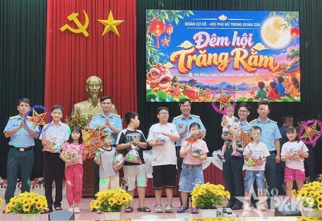doan-co-so-va-hoi-phu-nu-trung-doan-224-to-chuc-chuong-trinh-dem-hoi-trang-ram