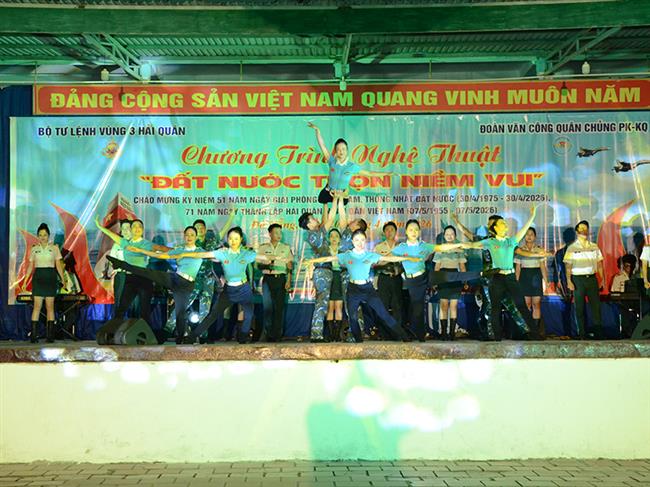am-vang-giai-dieu-nguoi-chien-si-canh-troi