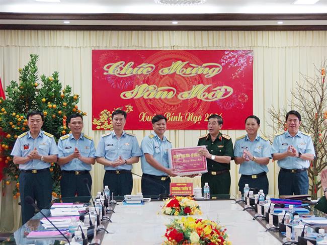 bo-quoc-phong-kiem-tra-san-sang-chien-dau-su-doan-377