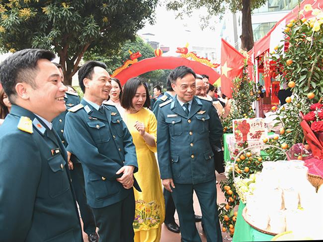 cac-to-chuc-quan-chung-vien-y-hoc-phong-khong-khong-quan-to-chuc-hoi-cho-xuan-“gan-ket-yeu-thuong-ton-vinh-phu-nu”