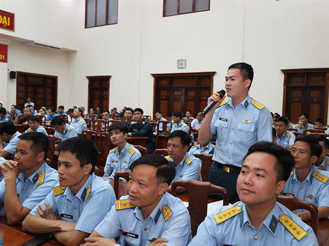 can-bo-chien-si-su-doan-367-tham-gia-hoi-nghi-tiep-xuc-cu-tri-voi-cac-ung-cu-vien-dai-bieu-quoc-hoi-va-hdnd-tp-ho-chi-minh