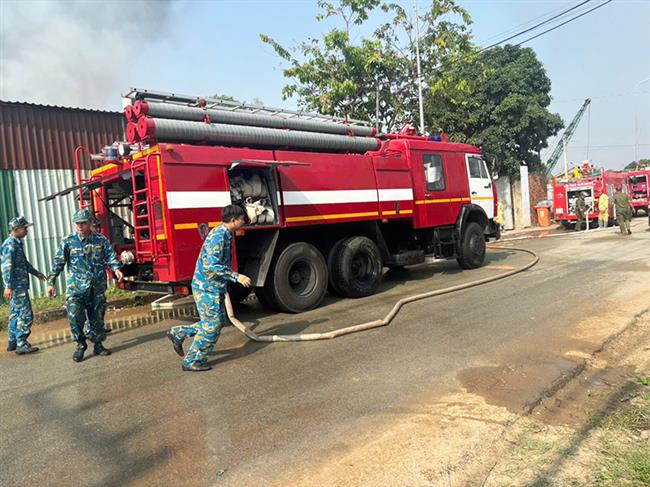 tieu-doan-43-tham-gia-dap-tat-vu-chay-tai-phuong-bien-hoa-tinh-dong-nai