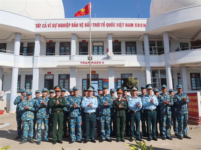cuc-chinh-tri-quan-chung-phong-khong-khong-quan-tham-tram-ra-da-11