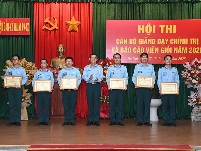 cuoc-“sat-hach”-nang-cao-chat-luong-can-bo-chinh-tri-o-cuc-hau-can-ky-thuat