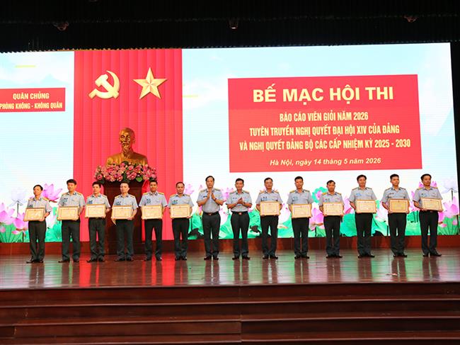 cuoc-“sat-hach”-toan-dien-nang-luc-doi-ngu-bao-cao-vien
