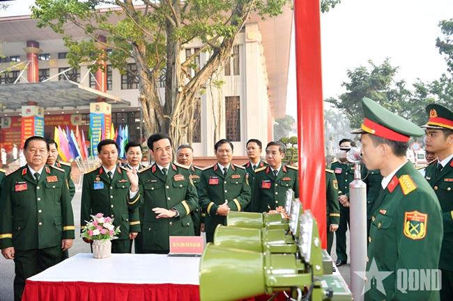 day-manh-xay-dung-quan-doi-cung-co-quoc-phong-bao-ve-vung-chac-to-quoc-trong-giai-doan-moi