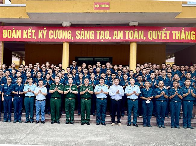 doan-cong-tac-hoi-dong-nghia-vu-quan-su-tp-ho-chi-minh-tham-dong-vien-chien-si-moi-su-doan-375