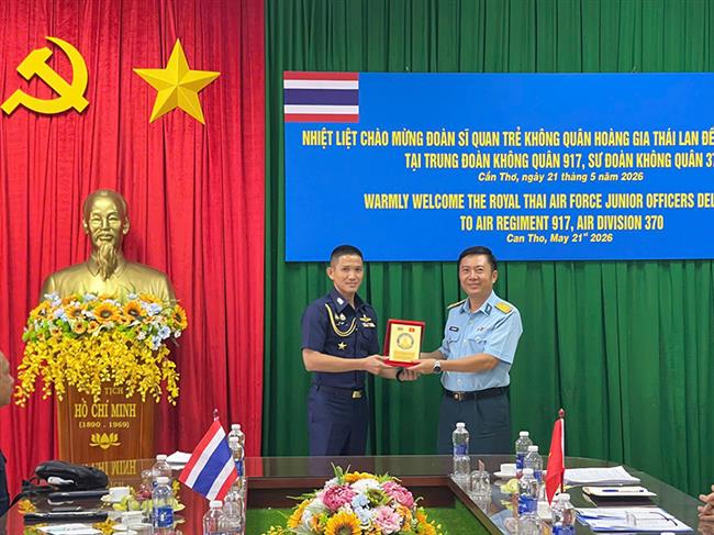 doan-si-quan-tre-luc-luong-khong-quan-hoang-gia-thai-lan-tham-va-giao-luu-tai-trung-doan-khong-quan-917