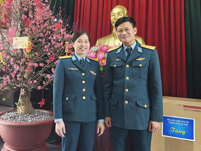 hanh-phuc-gian-di-cua-vo-chong-quan-nhan