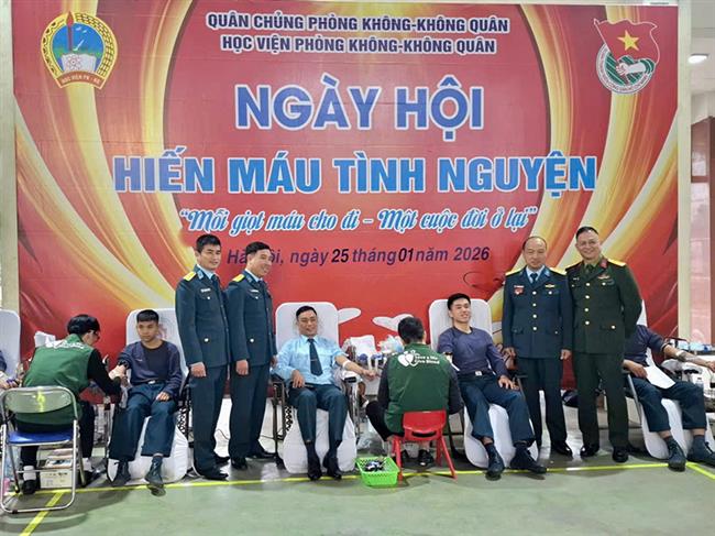 hoc-vien-phong-khong-khong-quan-phoi-hop-benh-vien-trung-uong-quan-doi-108-to-chuc-ngay-hoi-hien-mau-tinh-nguyen