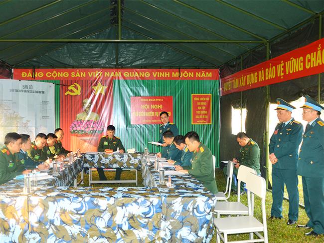 hoc-vien-phong-khong-khong-quan-to-chuc-dien-tap-chi-huy-co-quan-1-ben-2-cap-tren-ban-do-cho-cac-doi-tuong-hoc-vien-ra-truong-nam-2026