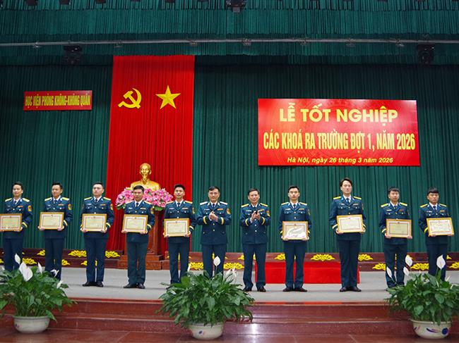 hoc-vien-phong-khong-khong-quan-to-chuc-le-tot-nghiep-ra-truong-dot-1-nam-2026