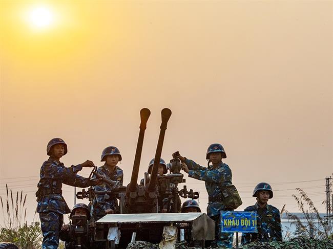 la-chan-thep-giu-troi-thu-do-trong-ngay-hoi-lon-cua-non-song