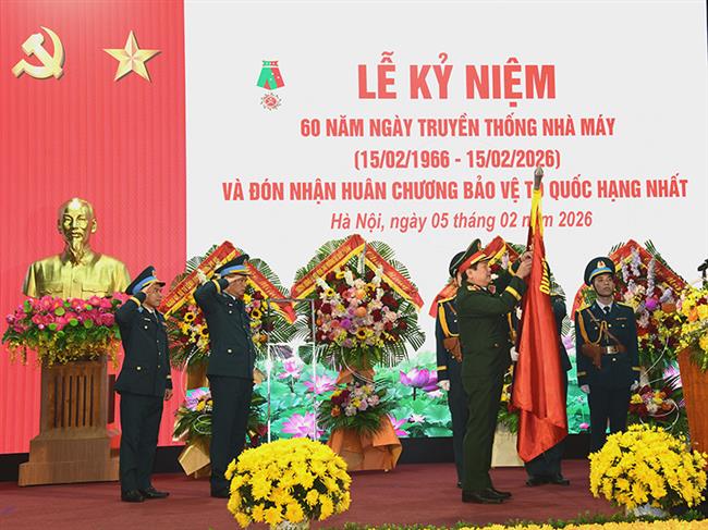 nha-may-a34-ky-niem-60-nam-ngay-truyen-thong-va-don-nhan-huan-chuong-bao-ve-to-quoc-hang-nhat