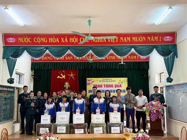 hoi-phu-nu-lu-doan-cong-binh-28-dong-hanh-cung-phu-nu-bien-cuong