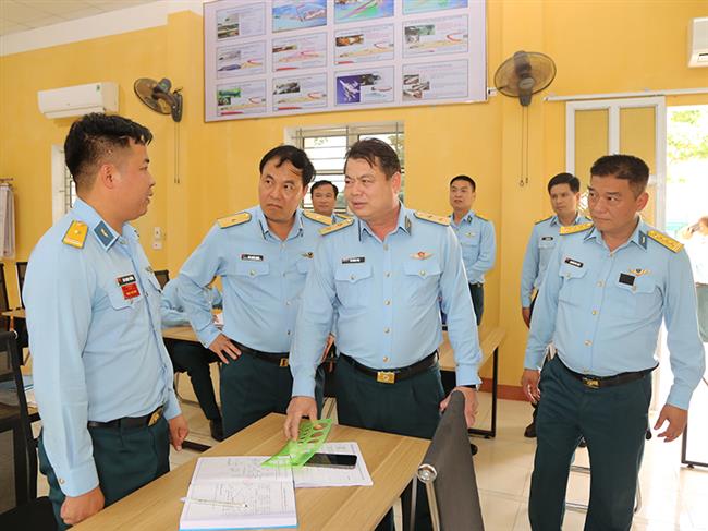 quan-chung-phong-khong-khong-quan-be-mac-tap-huan-cong-tac-huan-luyen-bay-bao-dam-an-toan-bay-va-to-chuc-ban-bay-mau-nam-2026