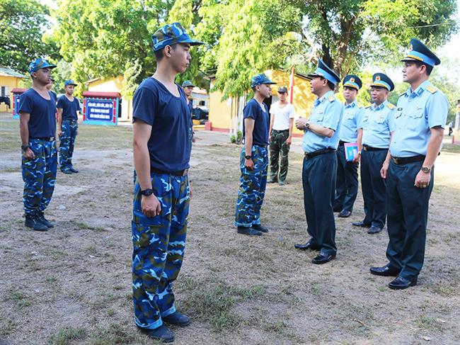 quan-chung-phong-khong-khong-quan-kiem-tra-cong-tac-tiep-nhan-va-chuan-bi-huan-luyen-chien-si-moi-tai-su-doan-367-va-su-doan-370