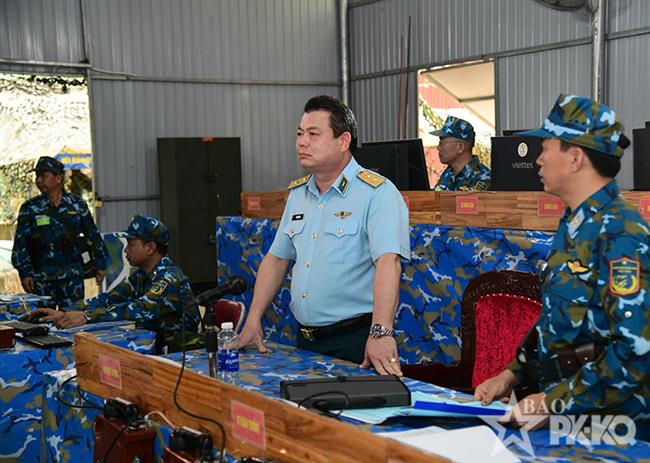 quan-chung-phong-khong-khong-quan-to-chuc-dien-tap-chi-huy-tham-muu-1-ben-2-cap-tren-ban-do-co-mot-phan-thuc-binh-cho-cac-don-vi-khu-vuc-mien-trung