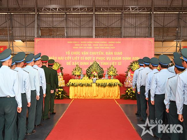 quan-chung-pk-kq-phoi-hop-voi-quan-khu-9-van-chuyen-ban-giao-8-453-mau-sinh-pham-hai-cot-liet-si-phuc-vu-giam-dinh-adn-tu-can-tho-toi-ha-noi