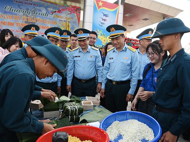 soi-noi-chuong-trinh-“xuan-canh-troi-tet-tham-tinh-quan-dan”