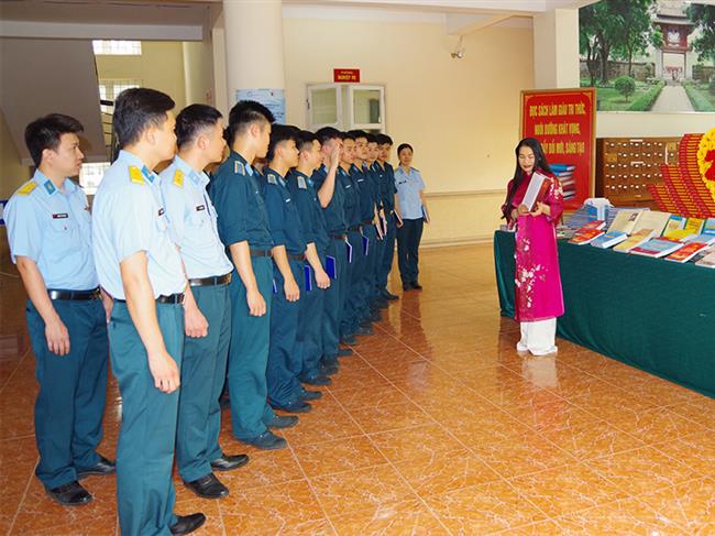 hoc-vien-phong-khong-khong-quan-huong-ung-ngay-sach-va-van-hoa-doc-viet-nam