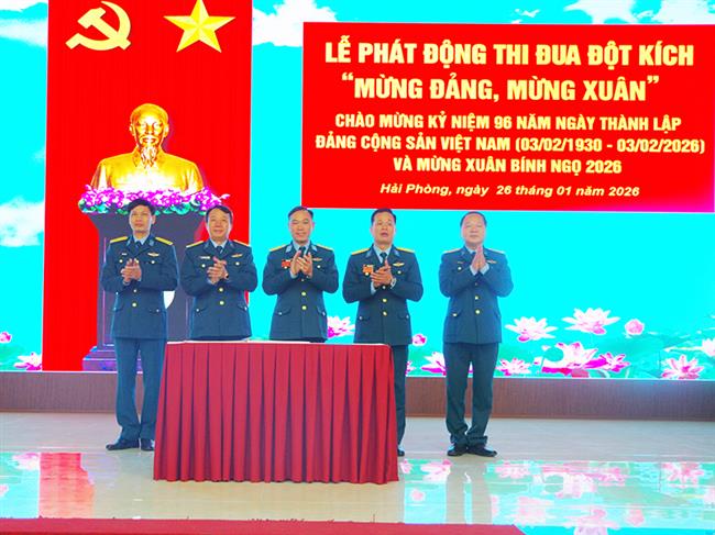 su-doan-363-to-chuc-le-phat-dong-thi-dua-dot-kich-“mung-dang-mung-xuan”
