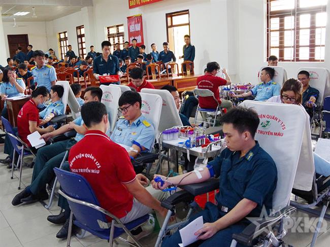 su-doan-370-lan-toa-nghia-tinh-tu-nhung-giot-mau-hong
