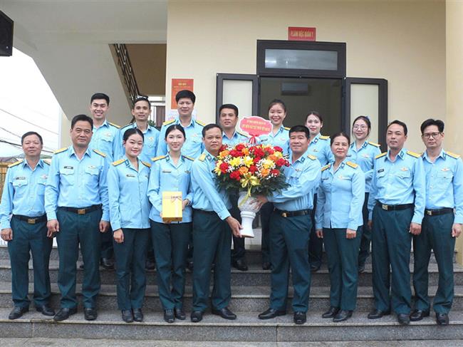 su-doan-372-gap-mat-tri-an-doi-ngu-y-bac-si-va-nhan-vien-nganh-quan-y-nhan-ky-niem-71-nam-ngay-thay-thuoc-viet-nam-27-2